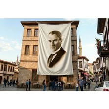Punto Dizayn Kravatlı Takım Elbiseli Gazi Mustafa Kemal Atatürk Poster Bayrak Premium Raşel Kumaş ATA31