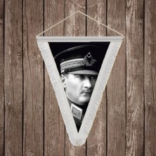Punto Dizayn Askeri Kıyafeti ile Mustafa Kemal Atatürk Beyaz Saçaklı Üçgen Flama Bayrak Hatıra Flama ATA44