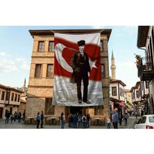 Punto Dizayn Takım Elbiseli Mustafa Kemal Atatürk Türk Bayrağı Önünde Poster Bayrak Premium Raşel Kumaş ATA1