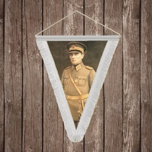 Punto Dizayn Atatürk Portre Türkiye Cumhuriyeti Kurucusu Mustafa K. Atatürk Beyaz Saçaklı Üçgen Flama Bayrak Hatıra Flama ATA3