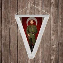 Punto Dizayn Elinde Bastonu İle Üniformalı Mustafa Kemal Atatürk Beyaz Saçaklı Üçgen Flama Bayrak Hatıra Flama ATA62