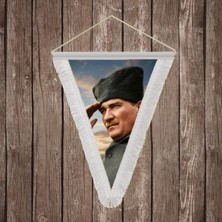 Punto Dizayn Selam Veren Ulu Önder Gazi Mustafa Kemal Atatürk Beyaz Saçaklı Üçgen Flama Bayrak Hatıra Flama ATA63