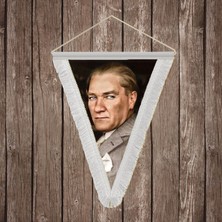 Punto Dizayn Mavi Gözlü Ulu Önder Mustafa Kemal Atatürk Beyaz Saçaklı Üçgen Flama Bayrak Hatıra Flama ATA56