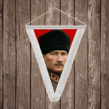 Punto Dizayn Askeri Üniformalı Atatür ve Türk Bayrağı Beyaz Saçaklı Üçgen Flama Bayrak Hatıra Flama ATA80