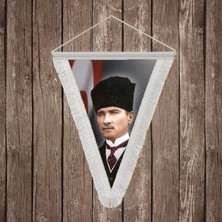 Punto Dizayn Kalpaklı Mustafa K.atatürk ve Türk Bayrağı Beyaz Saçaklı Üçgen Flama Bayrak Hatıra Flama Ata4