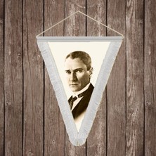 Punto Dizayn Kravatlı Takım Elbiseli Gazi Mustafa Kemal Atatürk Beyaz Saçaklı Üçgen Flama Bayrak Hatıra Flama ATA31