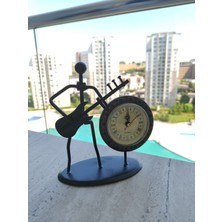 Meya Design Metal Gitarist Müzisyen Tasarımlı Masa Saati - Dekoratif Hediyelik Biblo Saat 16X14 cm