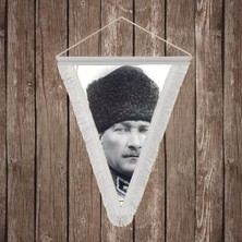 Punto Dizayn Siyah Beyaz Kalpaklı Atatürk Portresi Beyaz Saçaklı Üçgen Flama Bayrak Hatıra Flama ATA30