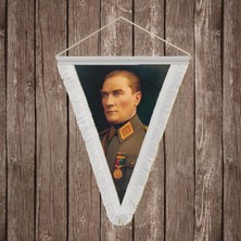 Punto Dizayn Üniformalı Gazi Mustafa Kemal Atatürk Beyaz Saçaklı Üçgen Flama Bayrak Hatıra Flama Ata9