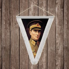 Punto Dizayn Atatürk Asker Ünüformasıyla Beyaz Saçaklı Üçgen Flama Bayrak Hatıra Flama ATA52
