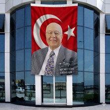 Punto Dizayn Türk Bayrağı Önünde Necmettin Erbakan ve Imzası 140GR Premium Raşel Kumaş Bayrak 4x6 Metre