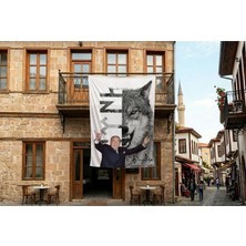Punto Dizayn Bozkurt Işareti Yapan Alparslan Türkeş 140GR Premium Raşel Kumaş Bayrak 300X450 cm