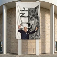 Punto Dizayn Bozkurt Işareti Yapan Alparslan Türkeş 140GR Premium Raşel Kumaş Bayrak 200X300CM