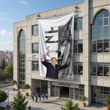 Punto Dizayn Bozkurt İşareti yapan Alparslan Türkeş 140gr Premium Raşel Kumaş Bayrak 6x9 Metre