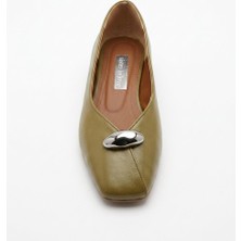 Sister In Love Shoes Olive Gümüş Toka Detaylı Yumuşak Suni Deri Babet