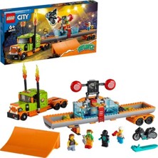 LEGO City Gösteri Kamyonu 60294 Yapım Seti; Volanlı Gösteri Kamyonu Oyuncağı (418 Parça)