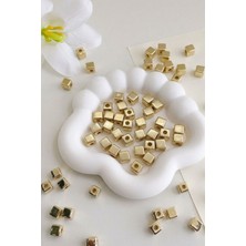 Hobi Dünyası Evim 25 Adet Kare Küp Boncuk 12 mm A Kalite Takı Toka Akseaur Anahtarlık Charm Boncuğu Gold