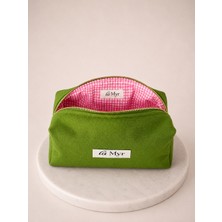 La Myr Matcha Kiss Makyaj Çantası Yeşil Renkli Hafif ve Kullanışlı Tasarım Günlük Kullanım İçin