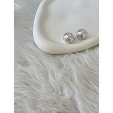 Revoia Yuvarlak Form Dokulu Silver Küpe