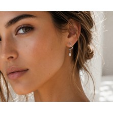 Wish&Moon Zirkon Taşlı Damla Detaylı Gümüş Renk Sallantılı Kadın Küpe