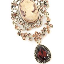 Keeba Kameo Vintage Broş, Garnet Kristal Taşlı Sallantılı Eskitme Bronz Renkli Kadın Yaka Iğnesi