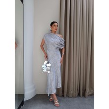 Esra Helvacı Drapeli Degaje Yaka Asimetrik Elbise