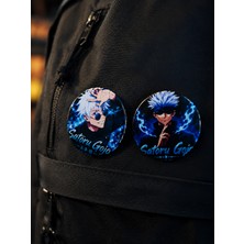 Fynbos Satoru Gojo 2’li Rozet Set 44 mm – Jujutsu Kaisen Anime Çanta Rozeti, Metal Badge, Koleksiyon