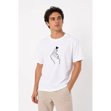Modi Erkek Kore Parmak Kalp Aşk Temalı Minimal Baskılı Tişört Yazlık Kısa Kol T-Shirt - Beyaz