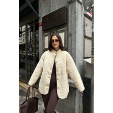 Bej Kadın Peluş Düğmeli Oversize Ceket – Yumuşak Dokulu MLB134