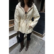 Kadın Ekru Kapüşonlu Bel Büzgülü Şişme Mont MBL6014