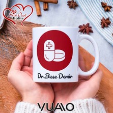 Vuao Doktora Özel Isimli Yazılı Kupa Bardak, Kişiye Özel Baskılı Isme Özel Kupa - Doktor Arkadaşa Eşe Hediye Isim Yazılı Kupa - Doktorlara Kupa Bardağı Çift Taraflı Baskılı Sağlık Çalışanı Meslek Kupası