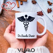 Vuao Doktora Özel Isimli Yazılı Kupa Bardak, Kişiye Özel Baskılı Isme Özel Kupa - Doktor Arkadaşa Eşe Hediye Isim Yazılı Kupa - Doktorlara Kupa Bardağı Çift Taraflı Baskılı Sağlık Çalışanı Meslek Kupası