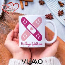 Vuao Doktora Özel Isimli Yazılı Kupa Bardak, Kişiye Özel Baskılı Isme Özel Kupa - Doktor Arkadaşa Eşe Hediye Isim Yazılı Kupa - Doktorlara Kupa Bardağı Çift Taraflı Baskılı Sağlık Çalışanı Meslek Kupası