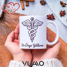 Vuao Doktora Özel Isimli Yazılı Kupa Bardak, Kişiye Özel Baskılı Isme Özel Kupa - Doktor Arkadaşa Eşe Hediye Isim Yazılı Kupa - Doktorlara Kupa Bardağı Çift Taraflı Baskılı Sağlık Çalışanı Meslek Kupası
