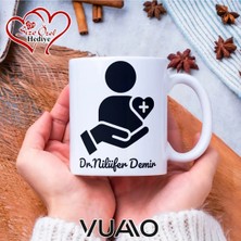Vuao Doktora Özel Isimli Yazılı Kupa Bardak, Kişiye Özel Baskılı Isme Özel Kupa - Doktor Arkadaşa Eşe Hediye Isim Yazılı Kupa - Doktorlara Kupa Bardağı Çift Taraflı Baskılı Sağlık Çalışanı Meslek Kupası