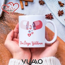 Vuao Doktora Özel Isimli Yazılı Kupa Bardak, Kişiye Özel Baskılı Isme Özel Kupa - Doktor Arkadaşa Eşe Hediye Isim Yazılı Kupa - Doktorlara Kupa Bardağı Çift Taraflı Baskılı Sağlık Çalışanı Meslek Kupası