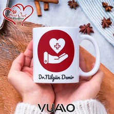 Vuao Doktora Özel Isimli Yazılı Kupa Bardak, Kişiye Özel Baskılı Isme Özel Kupa - Doktor Arkadaşa Eşe Hediye Isim Yazılı Kupa - Doktorlara Kupa Bardağı Çift Taraflı Baskılı Sağlık Çalışanı Meslek Kupası