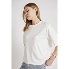 Tena Kadın Beyaz Bisiklet Yaka Oversize Basic Tişört