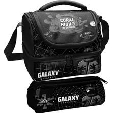 Coral High Erkek Çocuk Siyah Beyaz Galaxy Desenli Iki Katlı Beslenme Çantası ve Kalemlik Seti (37219+11171)