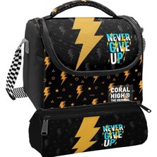 Coral High Beslenme Çantası ve Üç Gözlü Kalemlik Seti - Siyah Sarı Never Give Up Baskılı Erkek Çocuk 37120