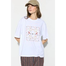 Gusto Kırlangıç Baskılı Rahat Kesim Pamuk T-Shirt - Beyaz