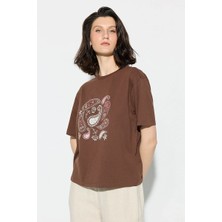 Gusto Şal Desen Baskılı Pamuk T-Shirt - Kahverengi