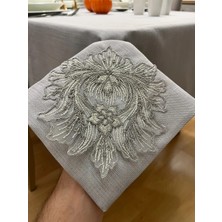 Zeren Home Lotus Fransız Dantel Detaylı Simli Gri Masa Örtüsü | El Işçiliği Dantel Aplikeli | %100 Polyester | Özel Ölçü Dikim