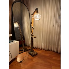 Behli Store Rustik Doğal Ahşap Lambader 140 cm Açma Kapama Anahtarlı Pürmüz Yakma Gövdeli Halat Detaylı Hasır Başlıklı Dekoratif Bohem Vintage Salon Yatak Odası Oturma Odası Iç Mekan Yer Lambası Abajur