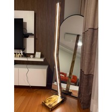 Behli Store Doğal Ahşap LED Lambader 170 cm Gün Işığı Kumandalı Dimmerli Parlaklık Ayarlı Noktasız Homojen Işık Veren Pürmüz Yakma Eğri Ahşap Gövdeli 20X40 cm Ayaklı Modern Dekoratif Salon Iç Mekan Yer Lambası