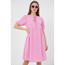 Zuzudan Kadın Yuvarlak Yaka Beli Büzgülü Kısa Kol Viskon Pembe Elbise