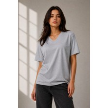 Medi Giyim Kadın V Yaka Basic Tişört Kısa Kol Yazlık Regular Fit T-Shirt - Gri
