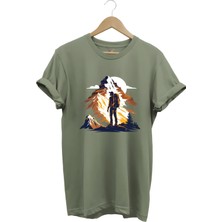 Tagon Mountain Dağ Yürüyüşü ve Kar Manzara Baskılı %100 Pamuk Unisex Regular Fit Haki T-Shirt