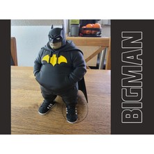Memania Co Şişko Batman Figürü – Eğlenceli ve Dekoratif Süper Kahraman Figürü 18 cm
