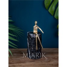 Miarik Design Mermer Üzerinde Oturan Altın Adam Siyah 10X10X16 cm